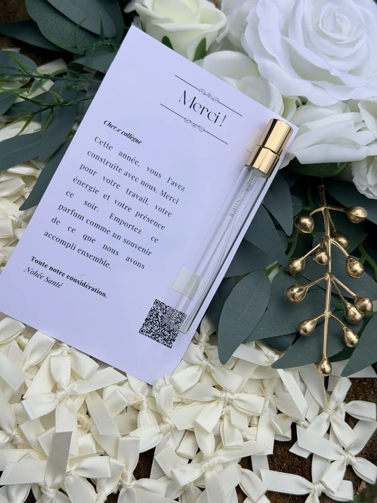 Carte de remerciement Nohée Santé avec un flacon vaporisateur doré